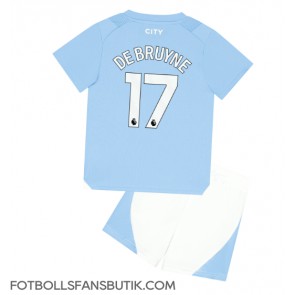 Manchester City Kevin De Bruyne #17 Replika Hemmatröja Barn 2023-24 Kortärmad (+ Korta byxor)